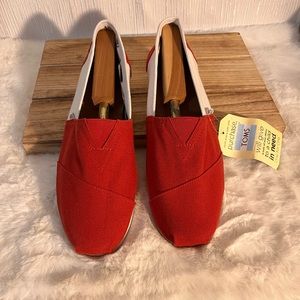 TOMS University of
Alabama Campus